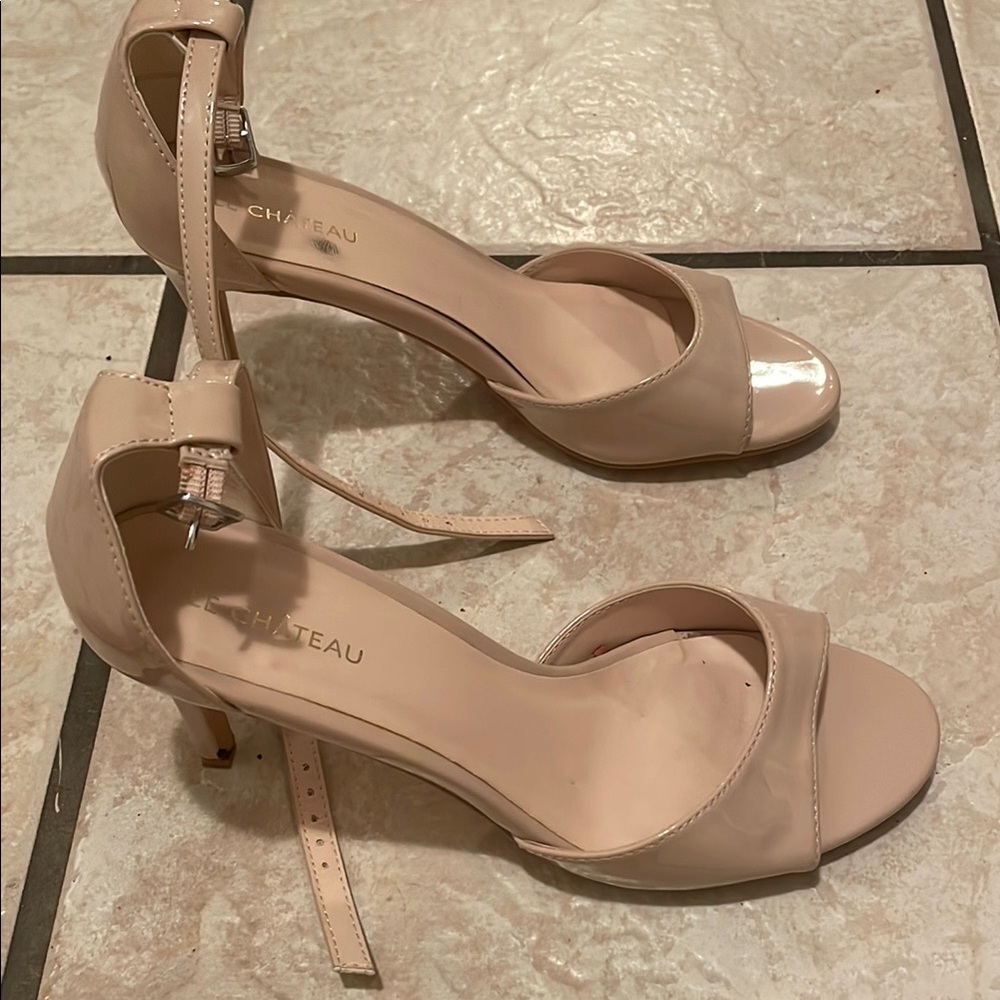 Le Chateau Women's Cream Heels